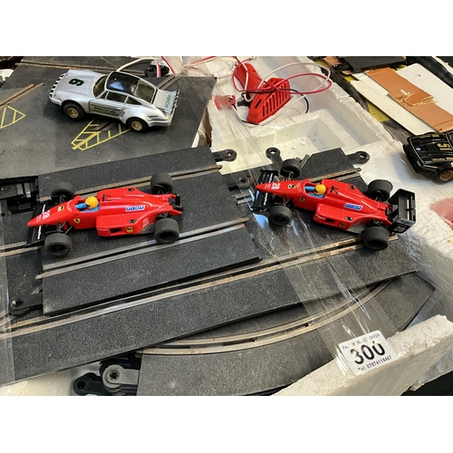 300 - VINTAGE SCALEXTRIC SET