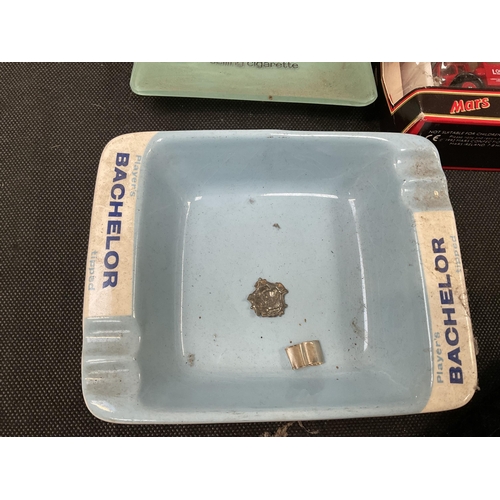 212 - PLASTIC TRAY WITH COLLECTORS CARS, SMALL BRASS REEL, ADVERTISING ASHTRAYS ETC