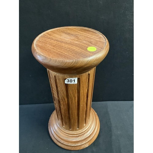 301 - CARVED MAHOGANY PEDESTAL H20