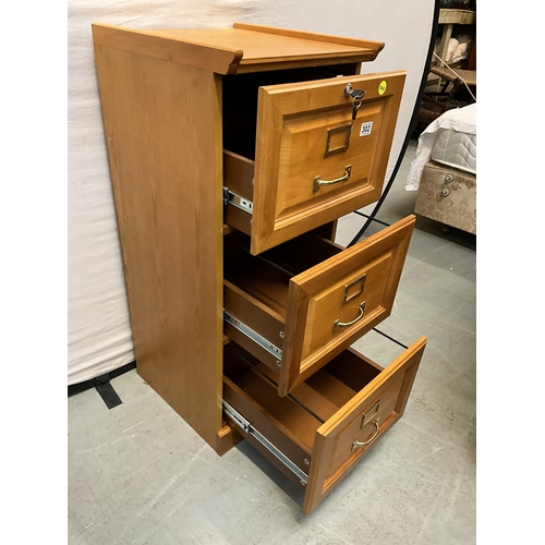 302 - MODERN OAK EFFECT 3 DRAWER FILING CABINET - WITH KEYS H39