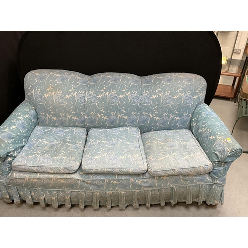 316 - VINTAGE TRIPLE HUMP BACK 3 SEATER SOFA WITH BLUE PATTERNED LOOSE COVERS L76