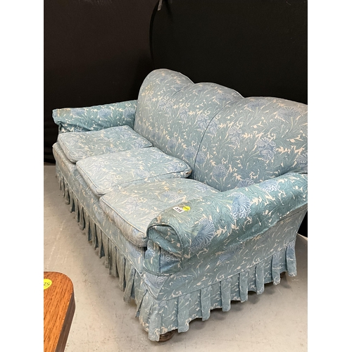 316 - VINTAGE TRIPLE HUMP BACK 3 SEATER SOFA WITH BLUE PATTERNED LOOSE COVERS L76