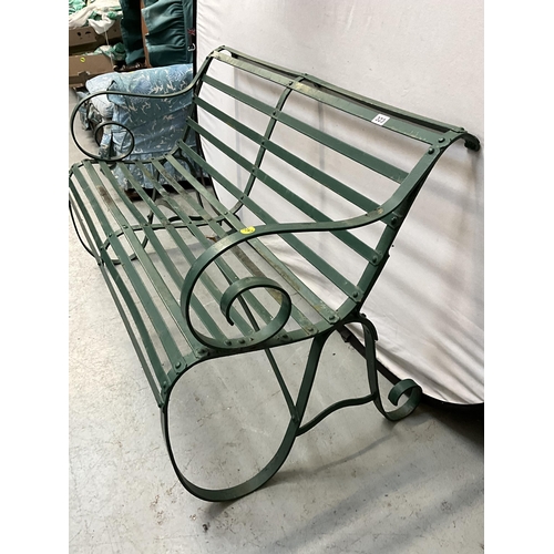 323 - VINTAGE SCROLL TOP METAL GARDEN BENCH H30