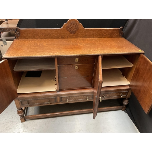 328 - VINTAGE OAK SIDEBOARD WITH 3 DOORS TO TOP OVER 3 DRAWERS TO BASE ON STRETCHERED LEGS H38