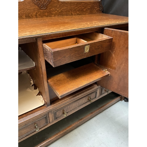 328 - VINTAGE OAK SIDEBOARD WITH 3 DOORS TO TOP OVER 3 DRAWERS TO BASE ON STRETCHERED LEGS H38