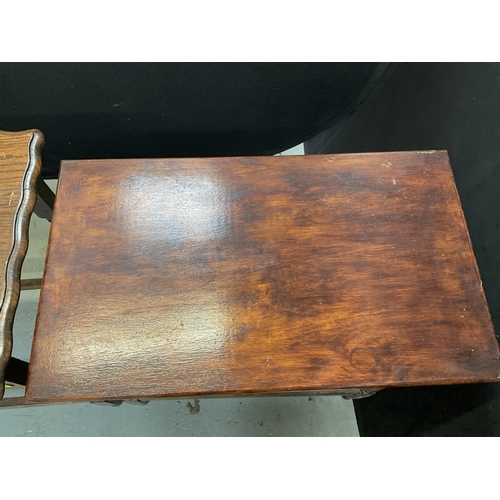 336 - VINTAGE OAK BARLEYTWIST WINDOW TABLE AND 1 OTHER A/F
H28