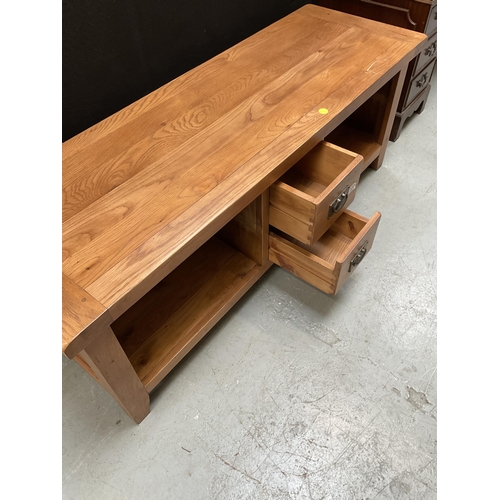 337 - MODERN OAK FLAT SCREEN TV STAND WITH 2 CENTRAL DRAWERS H22