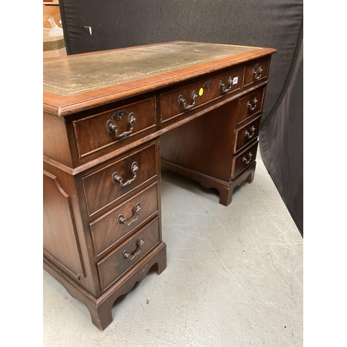 341 - REPRODUCTION MAHOGANY TWIN PEDESTAL DESK WITH 9 DRAWERS AND LEATHER INSET TOP H30