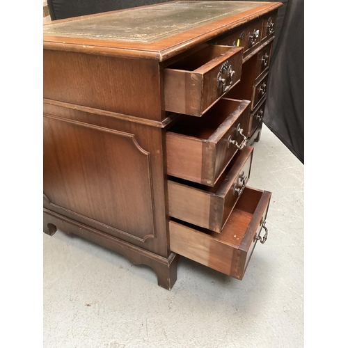 341 - REPRODUCTION MAHOGANY TWIN PEDESTAL DESK WITH 9 DRAWERS AND LEATHER INSET TOP H30