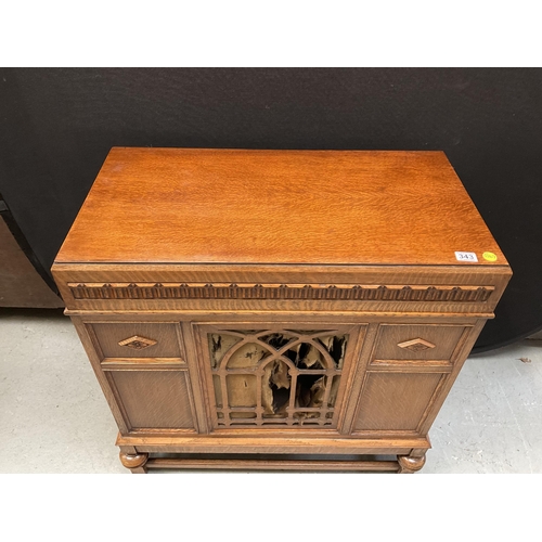 343 - VINTAGE GOLDEN OAK CABINET GRAMOPHONE COMPLETE WITH HANDLE AND ACCESSORIES - NEEDS NEW LINEN TO SPEA... 