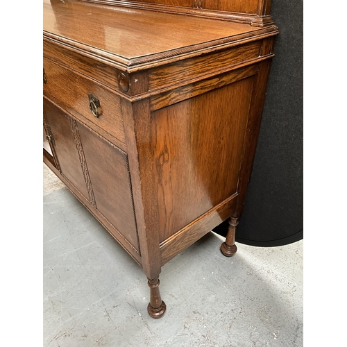 374 - VINTAGE OAK MIRROR BACKED SIDEBOARD WITH CENTRAL MIRROR TO BACK AND 2 DRAWERS OVER 2 DOORS ON TURNED... 