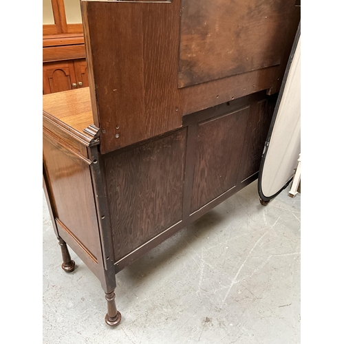 374 - VINTAGE OAK MIRROR BACKED SIDEBOARD WITH CENTRAL MIRROR TO BACK AND 2 DRAWERS OVER 2 DOORS ON TURNED... 