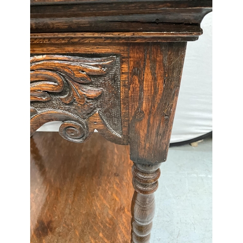 375 - VICTORIAN BOBBIN LEG WINDOW TABLE WITH CARVED FRIEZE DECORATION H31