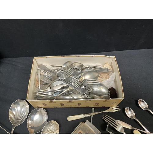 382 - BOX OF VINTAGE CUTLERY SOME CASED