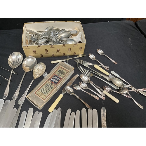 382 - BOX OF VINTAGE CUTLERY SOME CASED