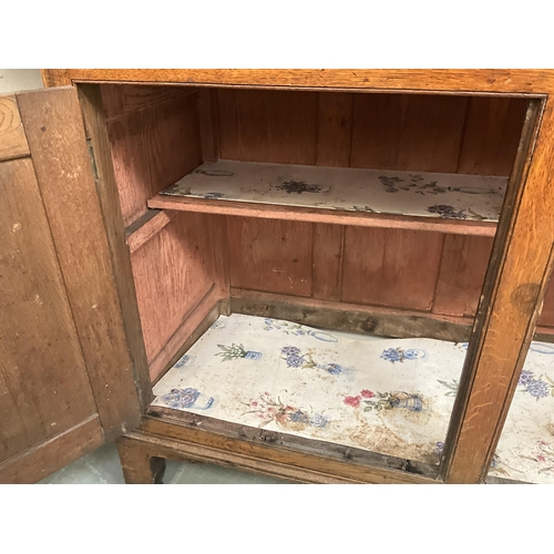 389 - GEORGIAN OAK PRESS CUPBOARD WITH 2 PANELLED DOORS TO TOP AND 2 PANELLED DOORS TO BASE H92