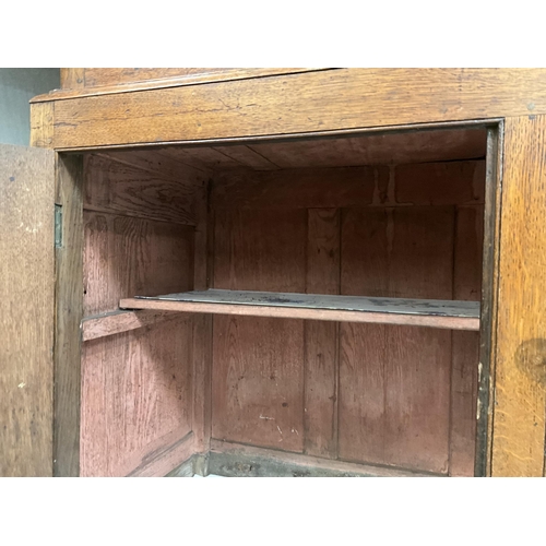 389 - GEORGIAN OAK PRESS CUPBOARD WITH 2 PANELLED DOORS TO TOP AND 2 PANELLED DOORS TO BASE H92