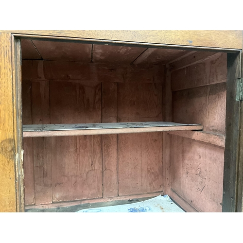 389 - GEORGIAN OAK PRESS CUPBOARD WITH 2 PANELLED DOORS TO TOP AND 2 PANELLED DOORS TO BASE H92