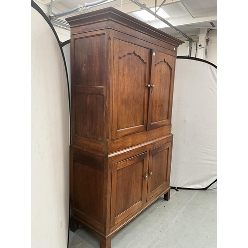 389 - GEORGIAN OAK PRESS CUPBOARD WITH 2 PANELLED DOORS TO TOP AND 2 PANELLED DOORS TO BASE H92