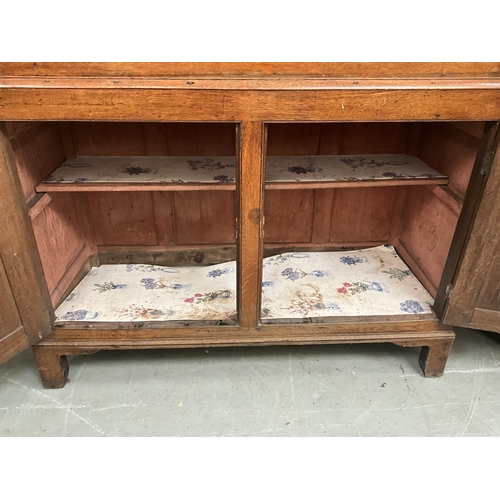 389 - GEORGIAN OAK PRESS CUPBOARD WITH 2 PANELLED DOORS TO TOP AND 2 PANELLED DOORS TO BASE H92