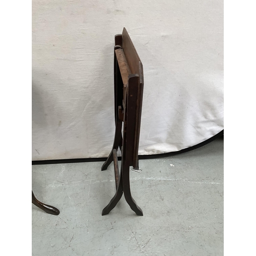 390 - MAHOGANY WINE TABLE H25