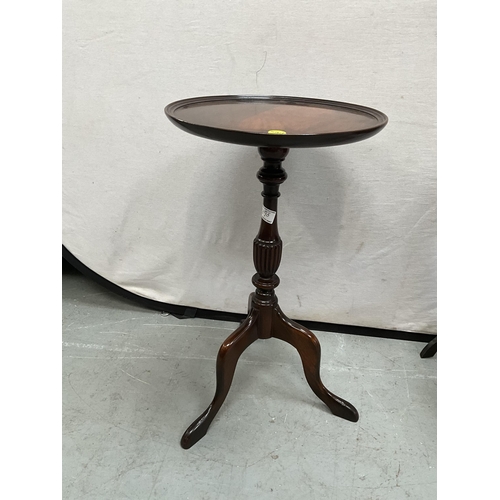 390 - MAHOGANY WINE TABLE H25