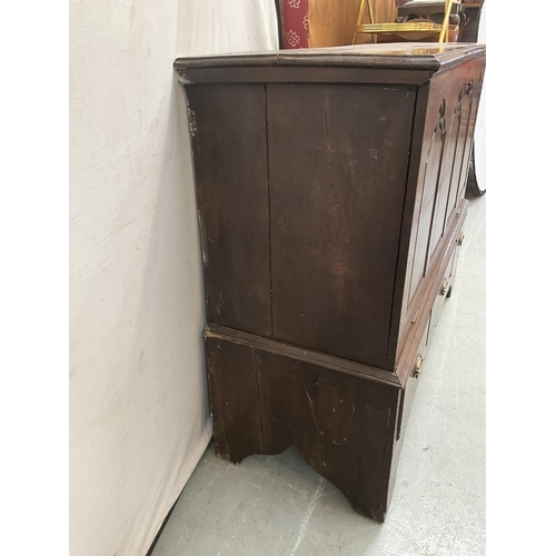 392 - GEORGIAN OAK MULE CHEST WITH 4 PANEL DECORATION TO TOP AND 3 DRAWERS TO BASE H43