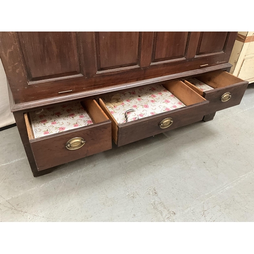 392 - GEORGIAN OAK MULE CHEST WITH 4 PANEL DECORATION TO TOP AND 3 DRAWERS TO BASE H43