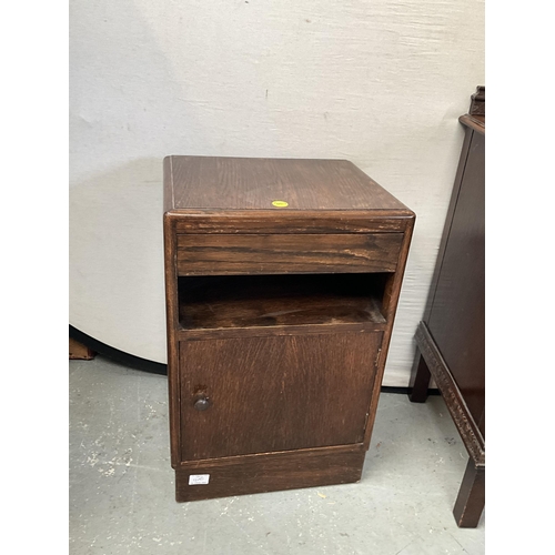 400 - VINTAGE TWO DRAWER OAK CHEST H29