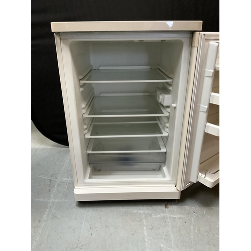 401 - BOSCH UPRIGHT FRIDGE