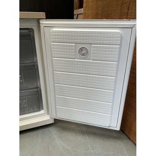 402 - MATCHING BOSCH UPRIGHT FREEZER