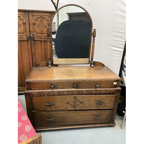 404 - VINTAGE 5 PIECE DARK OAK PRIORY STYLE BEDROOM SUITE TO INCLUDE DOUBLE WARDROBE, FITTED TALLBOY, DRES... 