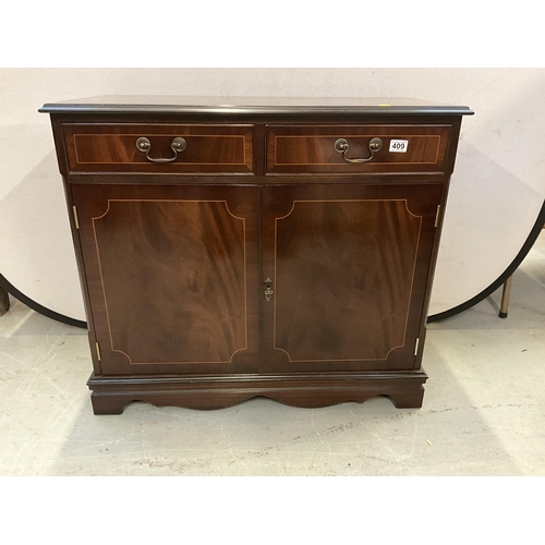 409 - REPRODUCTION MAHOGANY SIDEBOARD WITH 2 DRAWERS OVER 2 DOORS COMPLETE WITH KEY H32