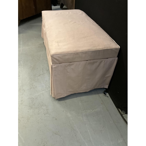 410 - UPHOLSTERED OTTOMAN OR BLANKET BOX H18