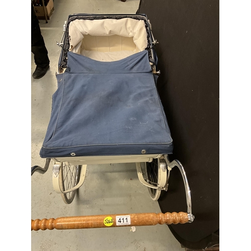 411 - VINTAGE WILSON SILVER CROSS PRAM COMPLETE WITH COVER AND SPRUNG CHASIS A/F H50