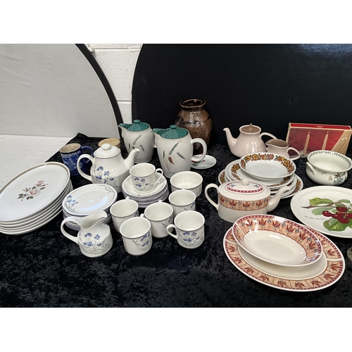 14 - 3 BOXES OF CHINA TO INCLUDE MODERN DINNER SERVICES, PORT MEIRION ITEMS, POOLE POTTERY AND COLLECTORS... 