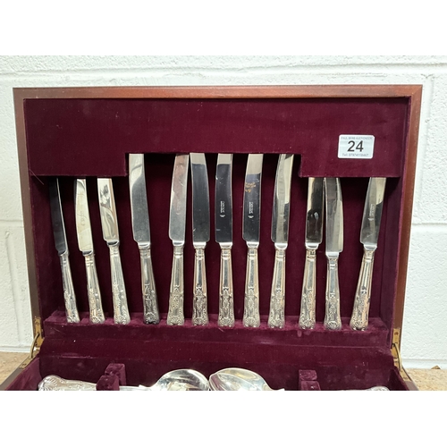 24 - MODERN OSBOURNE SHEFFIELD CANTEEN OF CUTLERY -APPROX 119 PIECES H 6