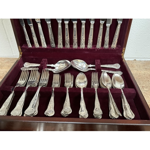 24 - MODERN OSBOURNE SHEFFIELD CANTEEN OF CUTLERY -APPROX 119 PIECES H 6