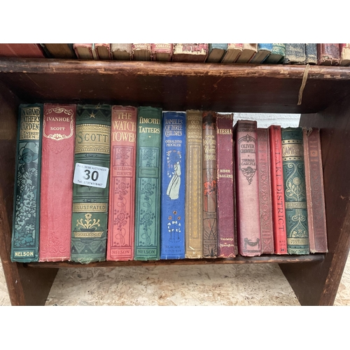 30 - VINTAGE BOOKCASE AND BOOKS TO INCLUDE BURNS POEMS, MARK TWAIN, GEORGE ELIOT ETC H 17