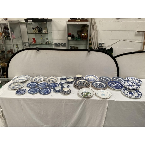 39 - 2 BOXES OF VICTORIAN AND LATER BLUE PATTERNED CHINA