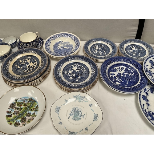 39 - 2 BOXES OF VICTORIAN AND LATER BLUE PATTERNED CHINA