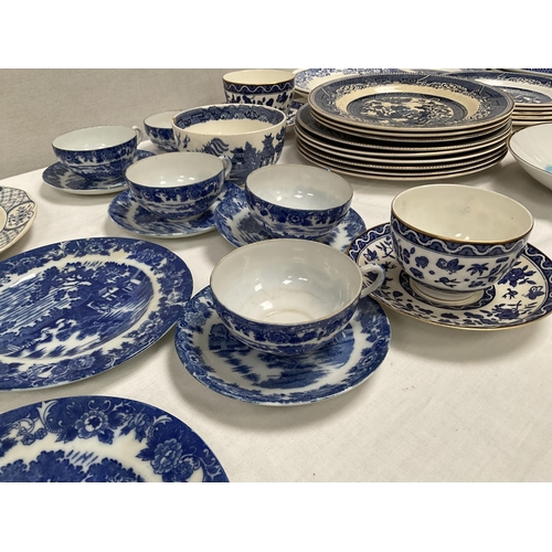 39 - 2 BOXES OF VICTORIAN AND LATER BLUE PATTERNED CHINA