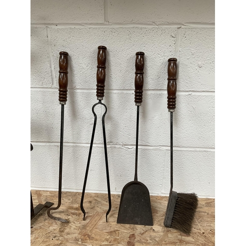 49 - CAST IRON FIRE COMPANION SET H 31