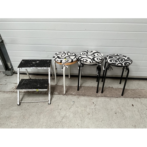 57 - 3 STOOLS AND A SET OF CARAVAN STEPS