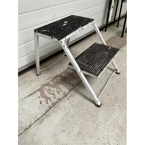 57 - 3 STOOLS AND A SET OF CARAVAN STEPS