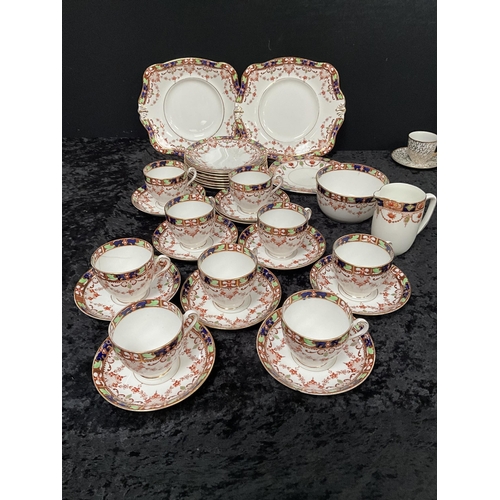 60 - BOX OF CHINA TO INCLUDE VICTORIAN TEA SET AND A BAVARIAN CHINA TEA SET