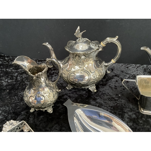 91 - BOX OF SILVER PLATED WARE TO INCLUDE 3 PIECE TEA SET ETC