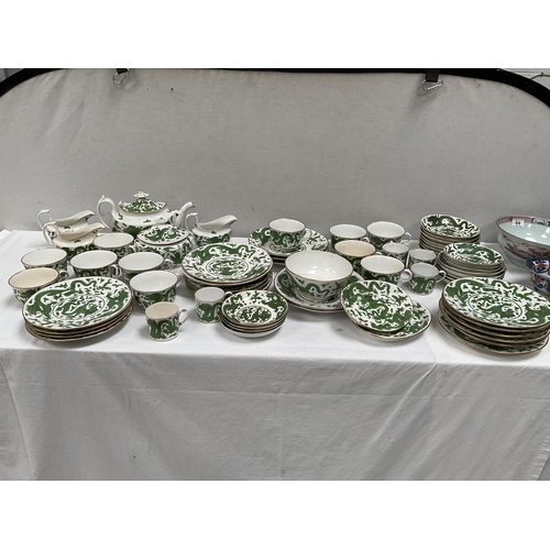 99 - 2 BOXES OF CHINA TO INCLUDE A LARGE VICTORIAN TEA SET DECORATED WITH CHINESE DRAGONS ETC