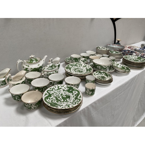 99 - 2 BOXES OF CHINA TO INCLUDE A LARGE VICTORIAN TEA SET DECORATED WITH CHINESE DRAGONS ETC