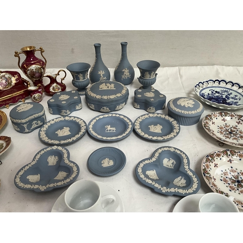 102 - BOX OF CHINA TO INCLUDE JASPER WEDGWOOD ETC